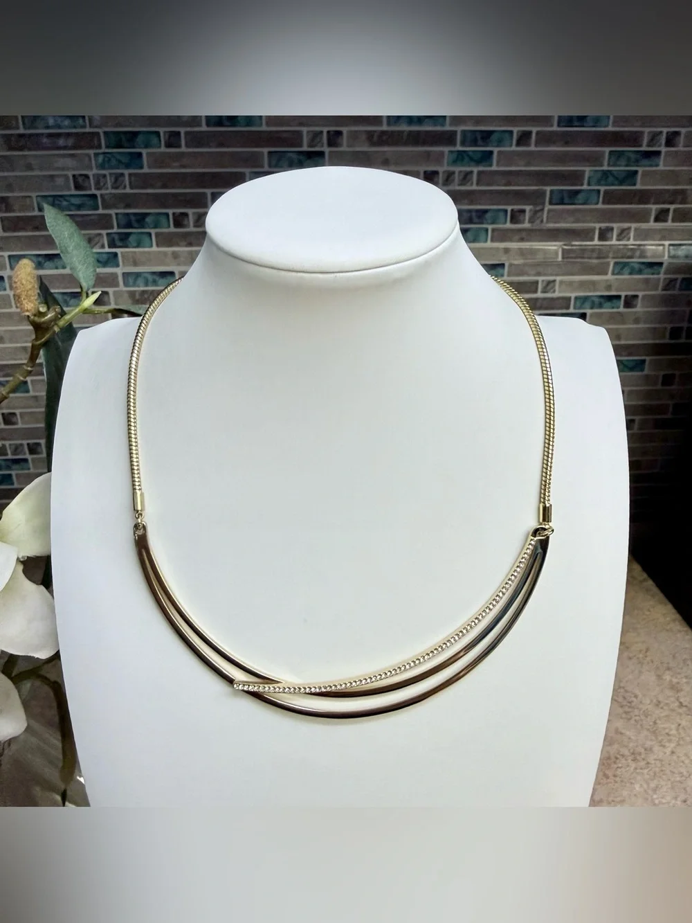 NWT DKNY gold tone and rhinestone statement necklace